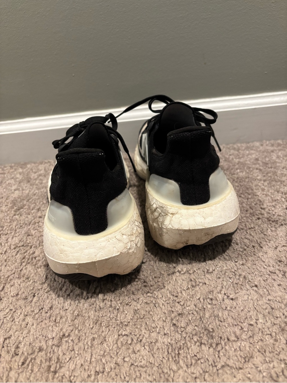 Adidas UltraBoost Light Running Shoes Black / White Women’s Sizs 8 HQ6345 - Picture 2 of 8